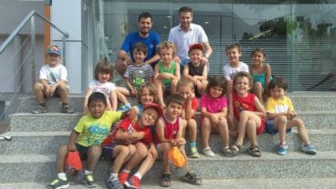 Adrián Ortolá en las puertas del Centro Deportivo Dénia