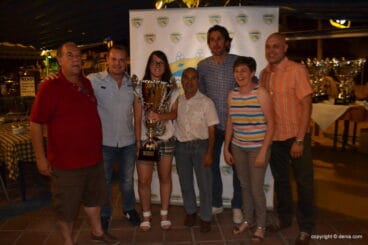 Paquito Cuartero con sus chicas del Calpe Futsal campeón liga femenina