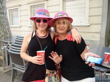 Amigas el primer sábado de fiestas de Dénia