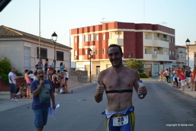 Gonzalo Durá cruzando la meta