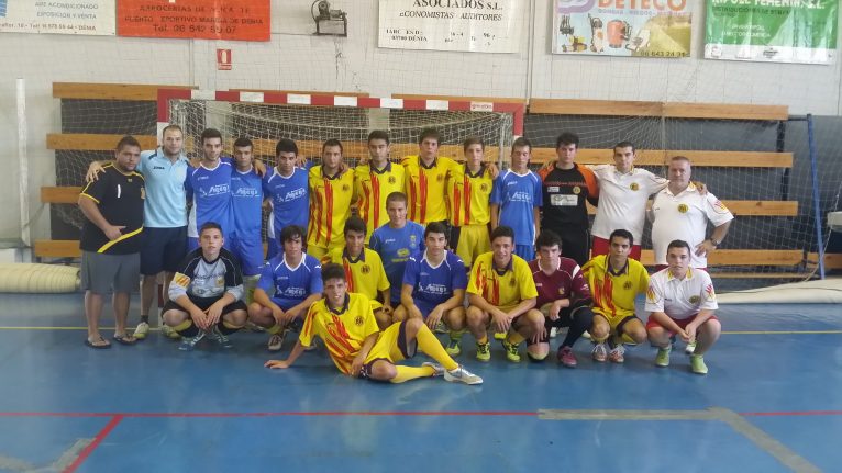 Jaime Moreno con su equipo juvenil y la Selección Catalana