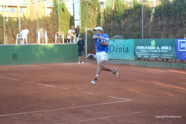Pedro Cachin fue el vencedor del XXXVI Trofeo Ciudad de Dénia Circuito Orysol 2014 6 Maverick Banes dando un golpe de derecha