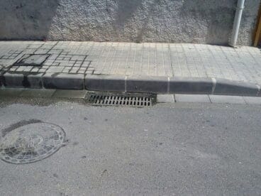 Problemas de alcantarillado en la calle Barbacana