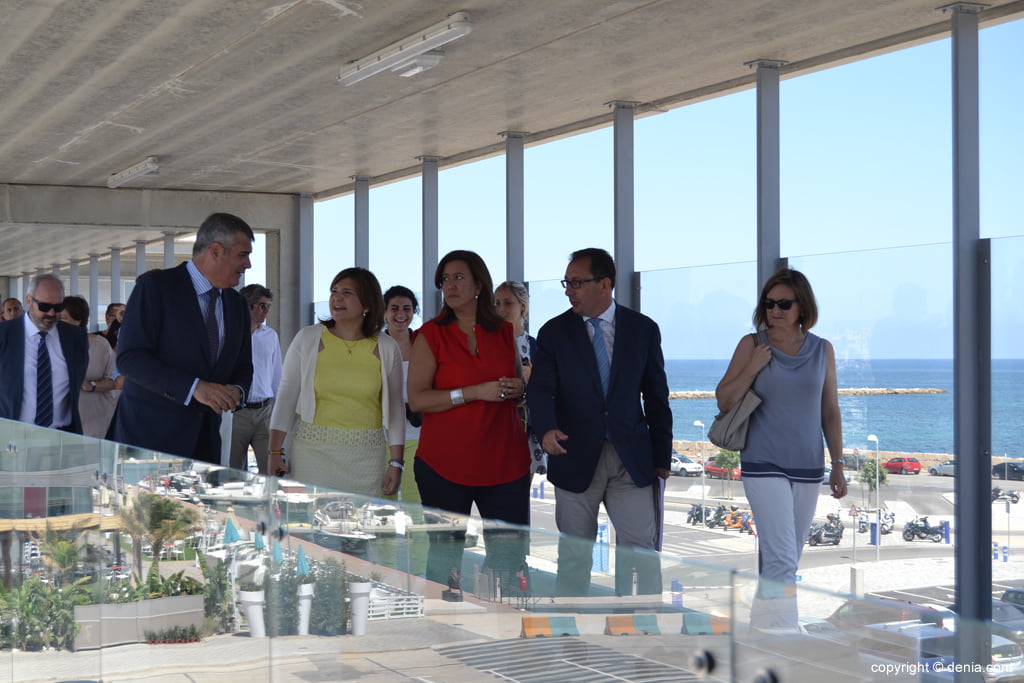 Visita de las autoridades a la nueva pasarela de Baleària