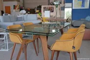 Mesa con sillas Housit