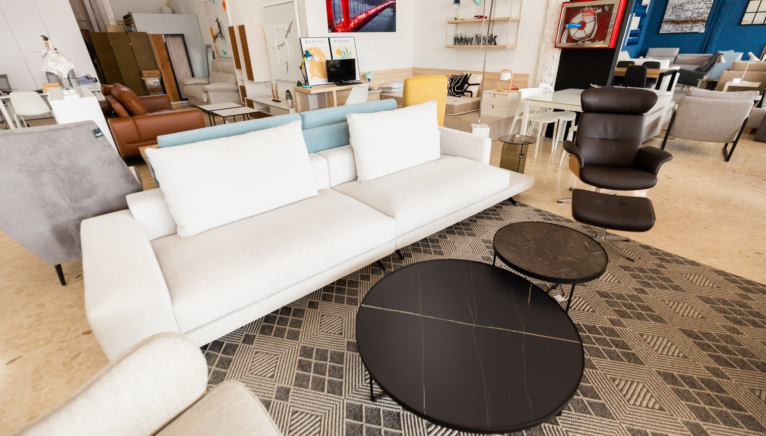 Sofá de estilo minimalista en Housit