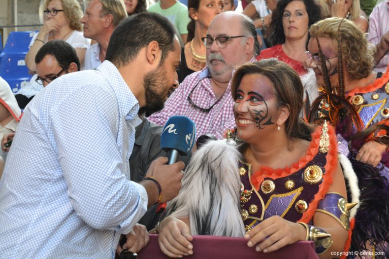 Desfile de gala Dénia 2014 - Entrevista a la alcaldesa