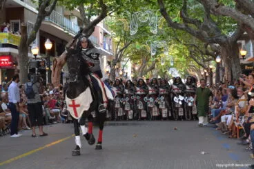 Desfile de gala Dénia 2014 – Filà Creuats