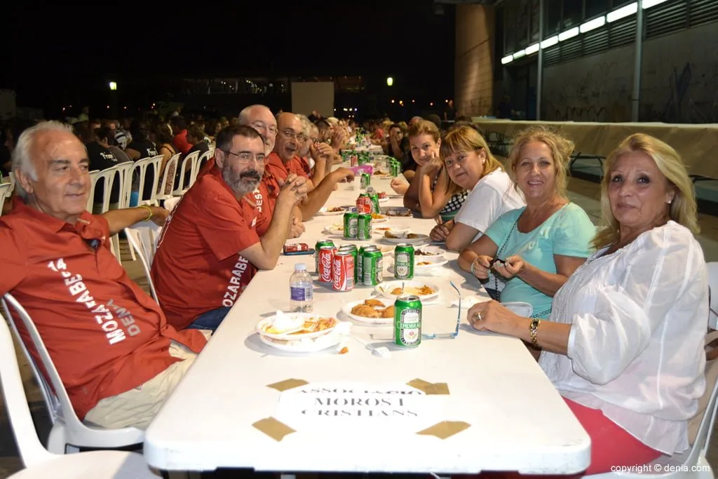 Moros y Cristianos en la cena de asociaciones de Dénia