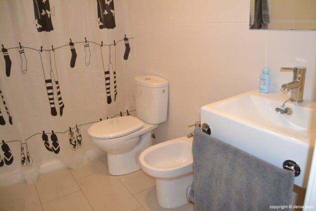 Alquilar estudio en Beniarbeig Baño