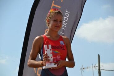 Andrea Fernández amb el seu trofeu a Can Picafort