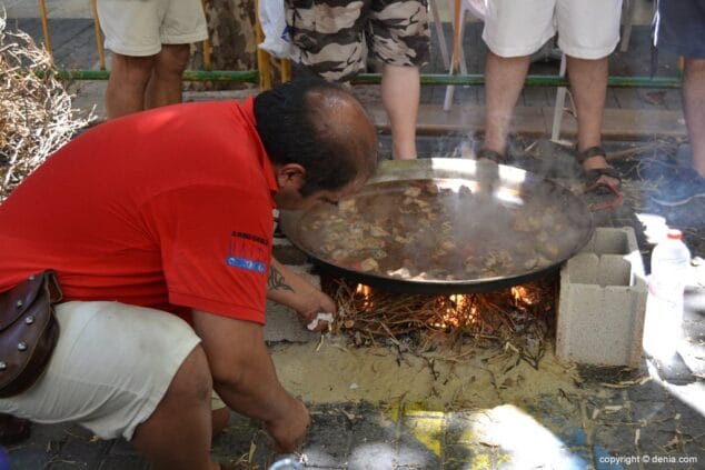 Concurso de paellas de Sant Roc Paella de la filà Mozárabes