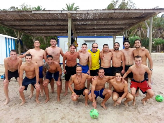 Álex Morales y Raúl Gil trabajaron en la playa con sus chicos
