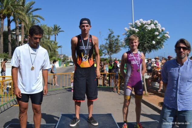 Jesús Gomar fue el vencedor del I Acuatlón de Dénia 11 Patxi Iturribarria John Booth y Víctor Abarca
