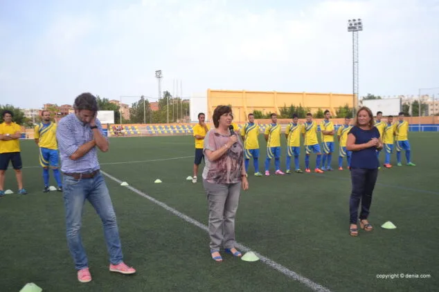 El CD. Dénia presentó a su plantilla para la temporada 2014-15 3 Politicos Presentación