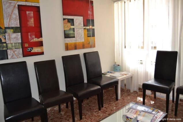 Sala de espera de la consulta de la doctora Henkel