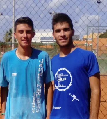 Sergi Pérez y Marcos Sanz siguen adelante en Portugal