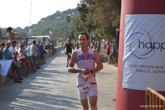 Jesús Gomar fue el vencedor del I Acuatlón de Dénia 14 Sergio Alberola entrando en meta