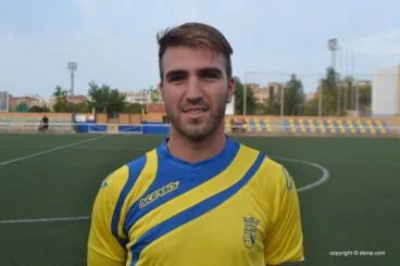 Álex Gaya lateral con experiencia