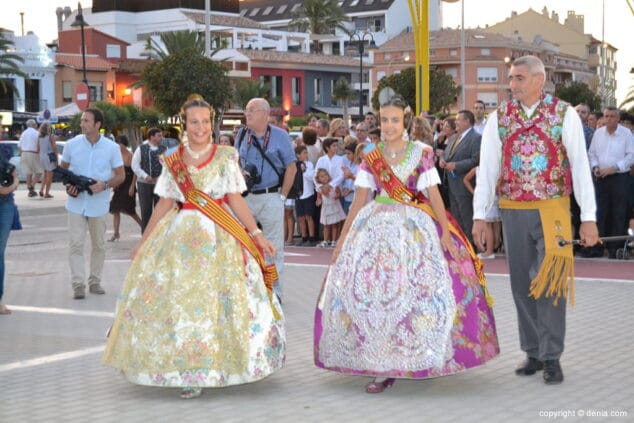 02 Presentación Falleras Mayores Dénai 2015 Llegada de las cortes de honor