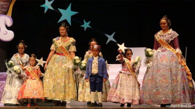 Las estrellas de Baix la Mar arropan a Alejandra Pastor en el día de su presentación 6 04 Presentación infantil Baix la Mar Comisión infantil