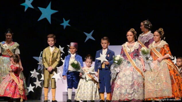 Las estrellas de Baix la Mar arropan a Alejandra Pastor en el día de su presentación 10 08 Presentación infantil Baix la Mar Comisión infantil