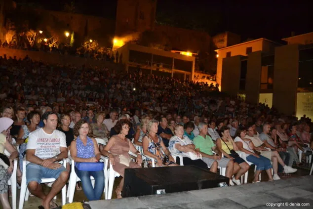El grupo Bielorruso 'Talaka' inauguró ante 2.000 personas la Mostra de Dansa Folklòrica 9 09 XXIII Mostra Internacional de Dansa Folklòrica Público