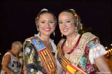 Presentación Falleras Mayores Dénia 2015 – Carmen sancho y Carla Petrie