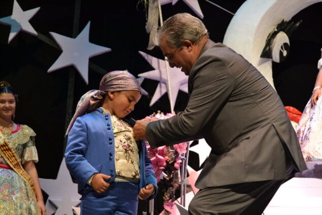 Las estrellas de Baix la Mar arropan a Alejandra Pastor en el día de su presentación 21 19 Presentación infantil Baix la Mar Pleitesía de Fernando Marí