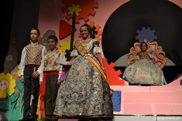 22 Presentación infantil Les Roques 2015 Cargos infantiles 2014