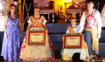 Presentación Falleras Mayores Dénia 2015 – La alcaldesa con las FFMM