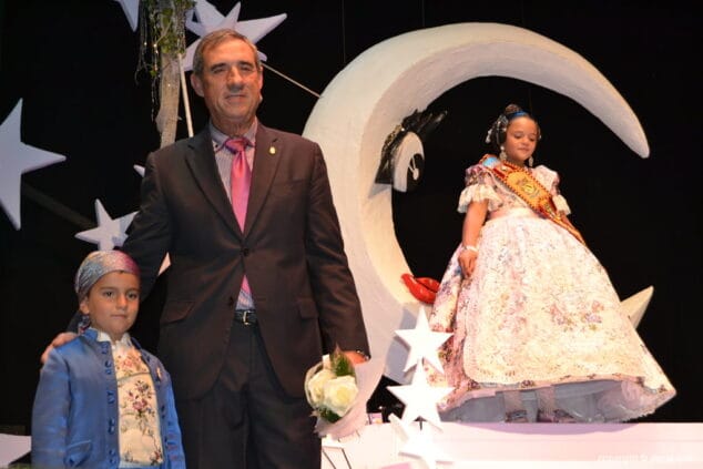Las estrellas de Baix la Mar arropan a Alejandra Pastor en el día de su presentación 26 24 Presentación infantil Baix la Mar Pleitesía de Paco Arnau