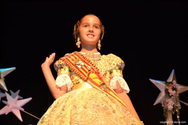 Las estrellas de Baix la Mar arropan a Alejandra Pastor en el día de su presentación 29 27 Presentación infantil Baix la Mar Pleitesía de Candela Pastor