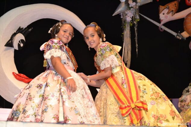 Las estrellas de Baix la Mar arropan a Alejandra Pastor en el día de su presentación 30 28 Presentación infantil Baix la Mar Pleitesía de Candela Pastor