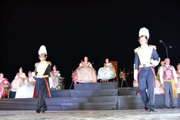 30 Presentación Falleras Mayores Dénia 2015 Pleitesía de la Policía Local de Dénia