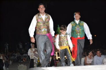 33 Presentación Falleras Mayores Dénia 2015 – Pleitesía de la Falla París Pedrera