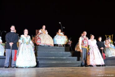 Presentación Falleras Mayores Dénia 2015 – Pleitesía Falla Centro