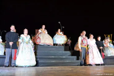 Presentación Falleras Mayores Dénia 2015 – Pleitesía Falla Centro