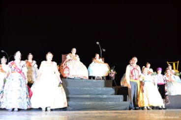Presentación Falleras Mayores Dénia 2015 – Pleitesía Falla Campaments
