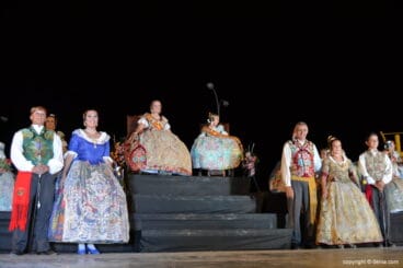 Presentación Falleras Mayores Dénia 2015 – Pleitesía Falla París Pedrera
