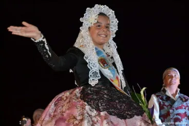 Presentación Falleras Mayores Dénia 2015 – Pleitesía Dama Infantil Alicante