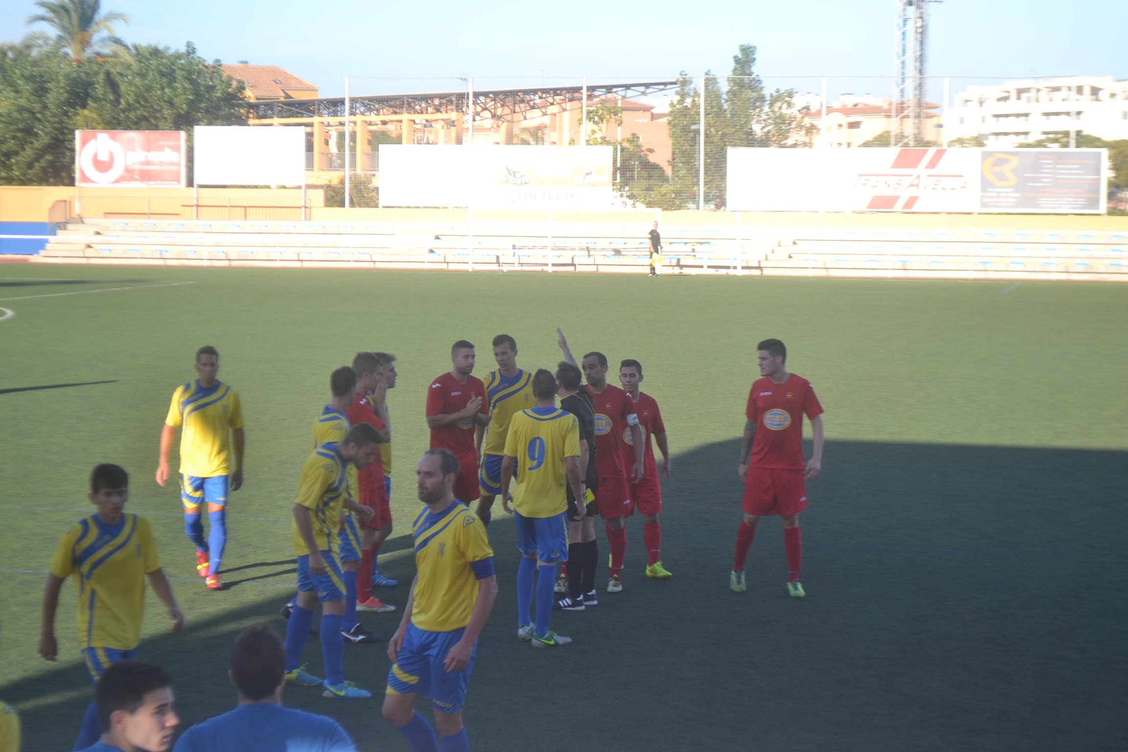 El CD. Dénia le hizo una manita al Recambios Colón (5-1) 2 Castelló expulsado con roja directa