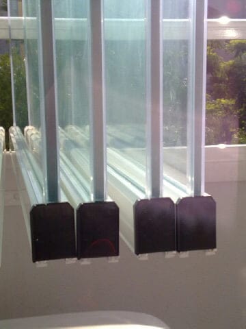 Detalle de los cerramientos de cristal de Alu Cardona