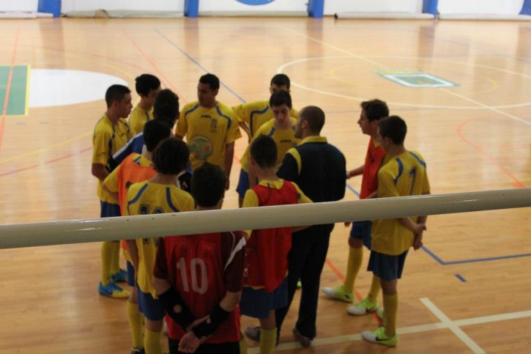 El Dénia Futsal Juvenil durante un tiempo muerto
