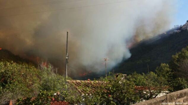 El Montgó arde