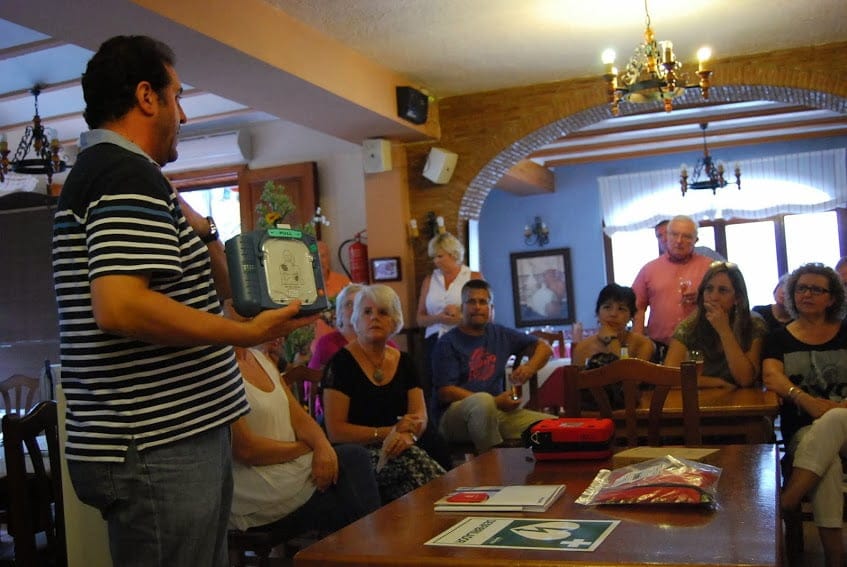 Explicación del funcionamiento de un desfibrilador