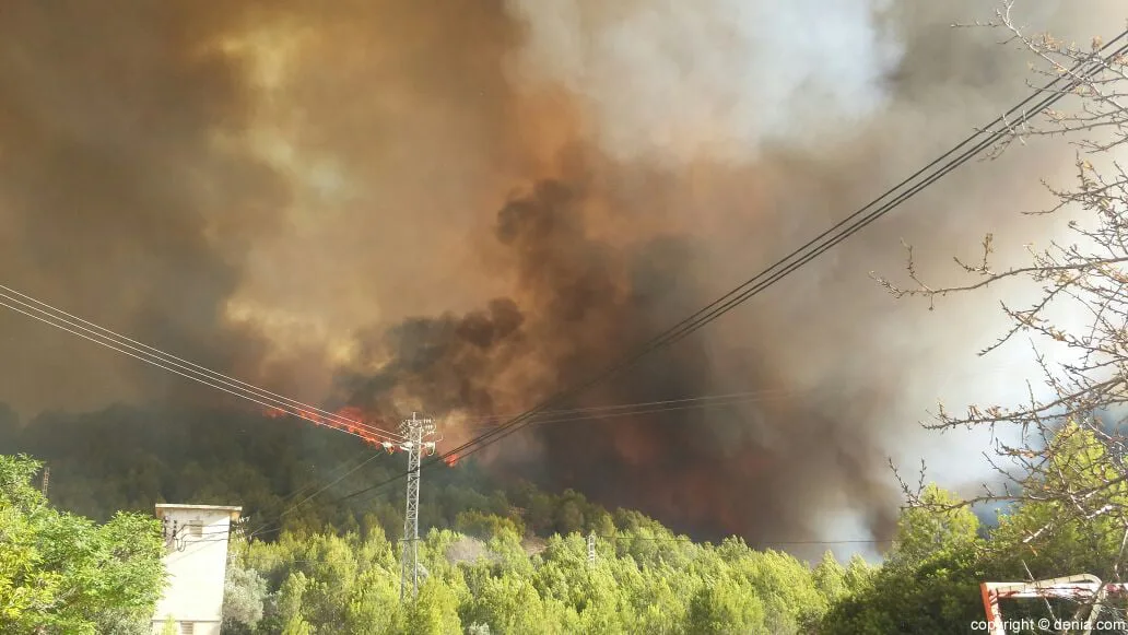 Fuego en Les Rotes