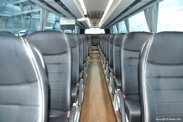 Interior de uno de los autobuses de alta gama DenibusPlus