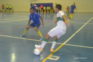Juanjo ante un rival