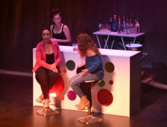 La productora local Producciones Tremenduskas sube al escenario con 'No es tan Fácil' 1 No es tan fácil - Dénia